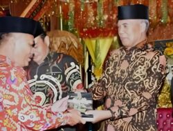 Bupati Syamsul Launching Buku Semlosoa Pemanuo Iben Nak Kutei Jang