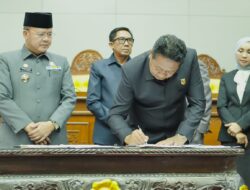 Disaksikan Gubernur, Begini Ending Raperda Pertanggungjawaban APBD 2023 dan Raperda RPJPD 2025-2045