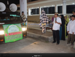 Bupati Pesisir Barat Agus Lepas Peserta Pawai Idul Fitri