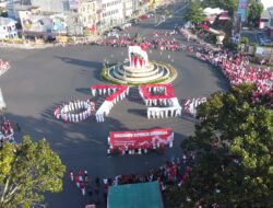 Gubernur Apresiasi Ribuan Warga Padati Monumen Fatmawati Kirab Bendera Merah Putih