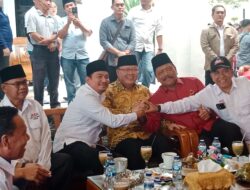 Rohidin-Mian Duduk Berdampingan Disela Pendaftaran Arie-Sumarno