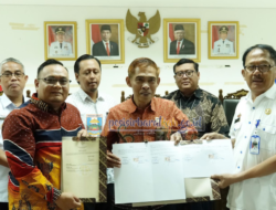 Bupati Pesisir Barat Serahkan Hibah Lahan Pengadilan Negeri Liwa