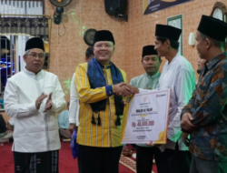 Gubernur Rohidin Serahkan Hibah untuk Masjid Al-Falah Lebong