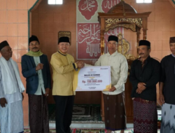 Gubernur Rohidin Jadi Khatib Masjid Ar Rahman Bandung Baru Kepahiang