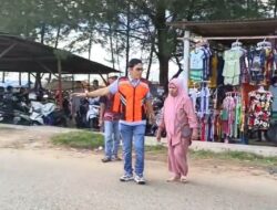 Respon Keluhan, Ketua Komisi II DPRD Kota Rodi, S. Kom Turun Atasi Kemacetan Jalur Wisata Pantai Panjang