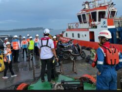 Kapal Pulau Telo Lolos Lewati Alur Pelabuhan Pulau Baai Pagi Ini