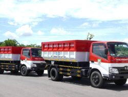 Pemkot Bengkulu Dapat 2 Truk Sampah dan 23 Bak Kontainer