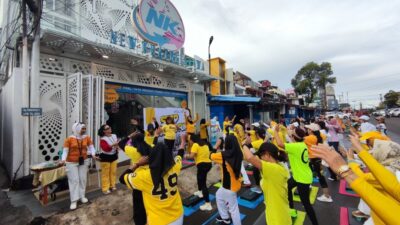 Semarak HUT ke-39, Komunitas Senam Ikuti “Step Dance Fun” di Depan Toko New Khatulistiwa Bengkulu
