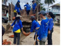 Semangat Kolaborasi Mahasiswa KKN Kemanusiaan UNIB di Padang Bantu Korban Banjir Sumatera