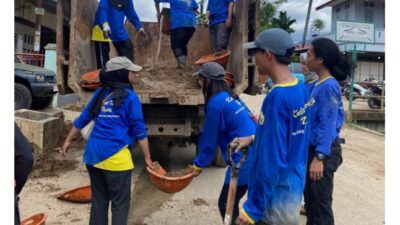 Semangat Kolaborasi Mahasiswa KKN Kemanusiaan UNIB di Padang Bantu Korban Banjir Sumatera