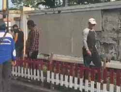 Kumuh dan Semraut, Kelurahan Sawah Lebar Baru Poles Taman Terbuka Hijau Stadion Semarak Bengkulu