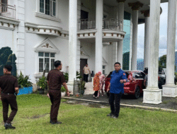 BENGKULU DALAM SOROTAN: Giliran Rumah Mantan Bupati Kepahiang Bando Amin Digeledah Kejari Terkait Dugaan Korupsi Lahan GOR