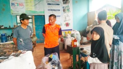 Meski Hari Libur, Legislator PKS Andi Saputra Tetap Turun Temui Penggiat Limbah Sampah RT