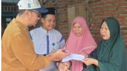 Ngadu Tak Pernah Dapat Bantuan, Kusmito Gunawan Cepat Salurkan Bantuan Pribadi dan Walikota