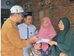 Ngadu Tak Pernah Dapat Bantuan, Kusmito Gunawan Cepat Salurkan Bantuan Pribadi dan Walikota