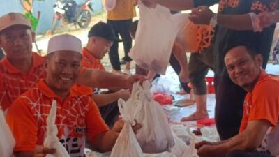 DPD PKS Kota Bengkulu Bagikan 700 Paket Daging Kurban