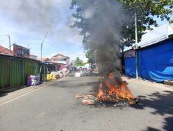 BBM Ditahan APH, Ratusan Nelayan Malabero Gelar Aksi Bakar Ban dan Blokir Jalan