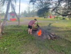 Bule Belanda Bersihkan Pantai Jakat, Kadispar Bengkulu: Ajakan Bersama Peduli Sampah
