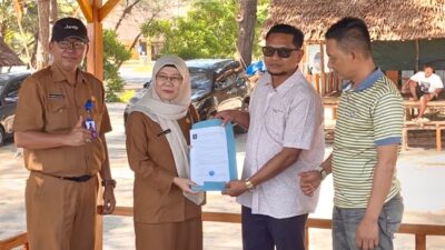 Dukung Pariwisata, DPD Himperra Serahkan 5 Unit Gazebo Gratis di Pantai Panjang ke Pemkot Bengkulu