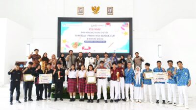 Balai Bahasa Bengkulu Serahkan Hadiah Pemenang Festival Musikalisasi Puisi 2026