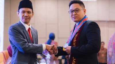 Disaksikan Keluarga, Yosia Yodan Tuntaskan S1 dan S2 Hukum di Universitas Prof. Dr. Hazairin, S.H.