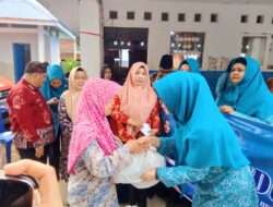Korban Kebakaran 5 Lokasi Kota Bengkulu Terima Bantuan PKK dan DWP Bengkulu