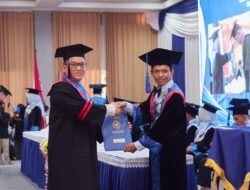 Dua Gelar Satu Momentum, Yosia Yodan Resmi Sandang Gelar Sarjana dan Magister Hukum